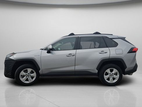 Used 2021 Toyota RAV4 LE image 19