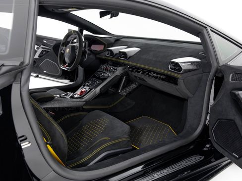 Used 2018 Lamborghini Huracan Performante image 33