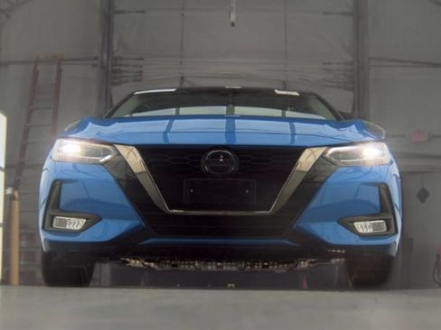 Used 2023 Nissan Sentra SR w/ SR Premium Package FWD image 3