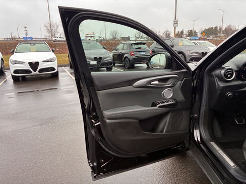 Certified 2024 Alfa Romeo Tonale Veloce image 14