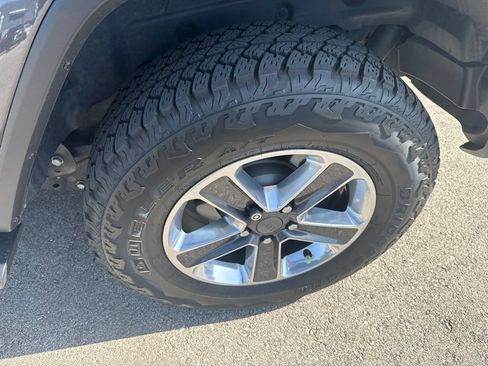 Used 2019 Jeep Wrangler Unlimited Sahara w/ Safety Group AWD/4WD image 10
