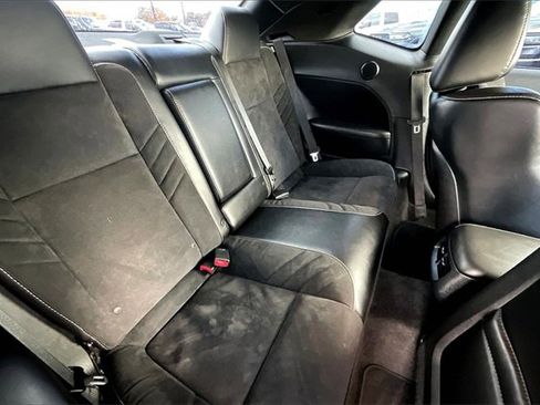 Used 2015 Dodge Challenger SRT image 29