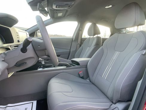 Used 2025 Hyundai Elantra Sport image 12