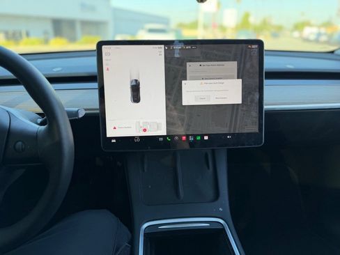 Used 2024 Tesla Model Y Long Range AWD/4WD image 8