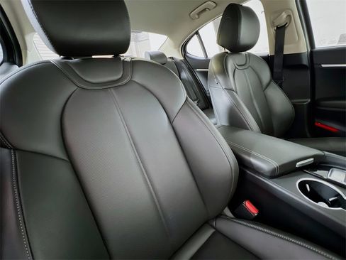 Used 2025 Genesis G70 2.5T image 27