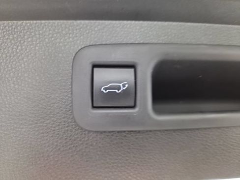 Used 2022 Toyota Highlander XLE AWD/4WD image 30