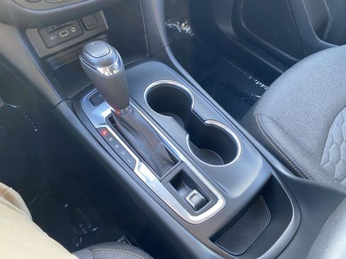 Used 2020 Chevrolet Equinox LT image 18