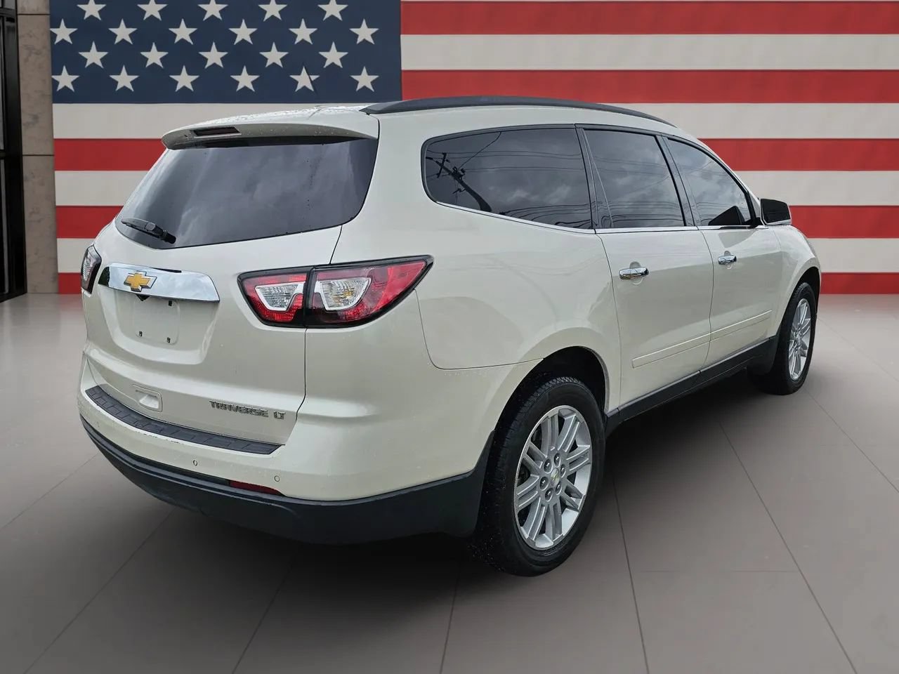 Used 2015 Chevrolet Traverse LT w/ Style and Technology Package FWD image 16