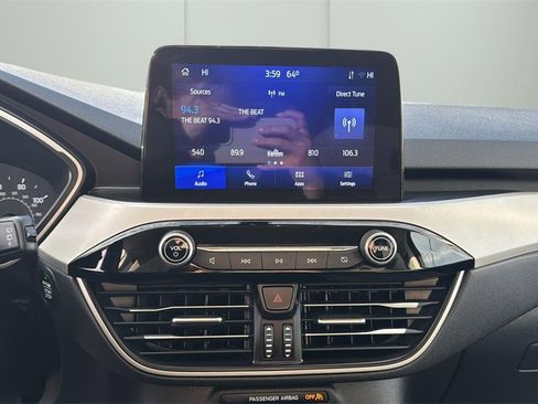 Used 2022 Ford Escape SE w/ SE Sport Appearance Package image 16