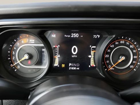 Used 2025 Jeep Wrangler Unlimited Rubicon image 23