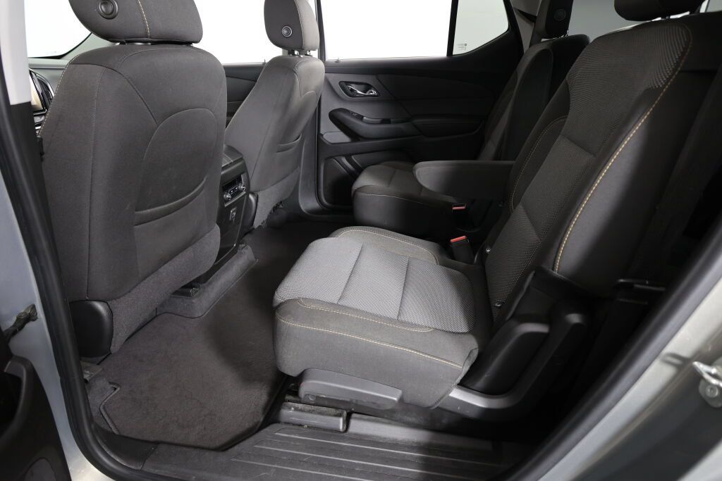Used 2018 Chevrolet Traverse LT FWD image 17