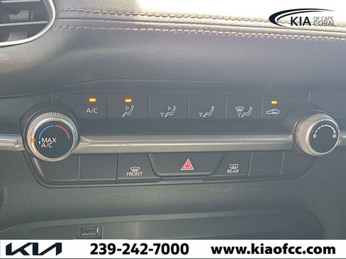 Used 2020 MAZDA MAZDA3 Sedan FWD image 26