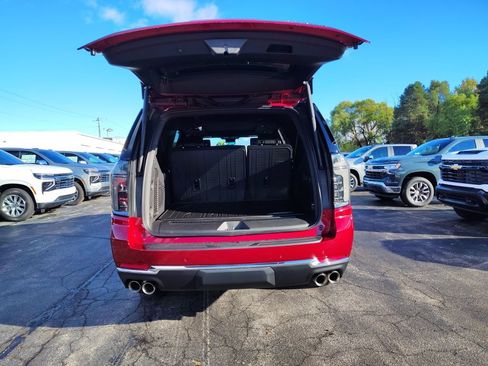 New 2026 Chevrolet Suburban Premier image 9