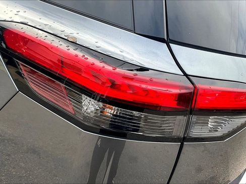 Used 2024 Nissan Pathfinder Platinum w/ Cargo Package image 31