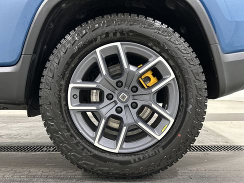 Used 2023 Rivian R1T Adventure image 10