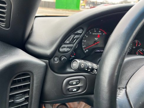 Used 2004 Chevrolet Corvette Coupe w/ Roof Package image 16