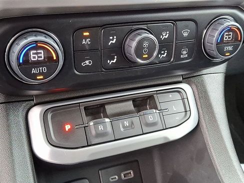 Used 2023 GMC Acadia SLE w/ Driver Convenience Package image 12