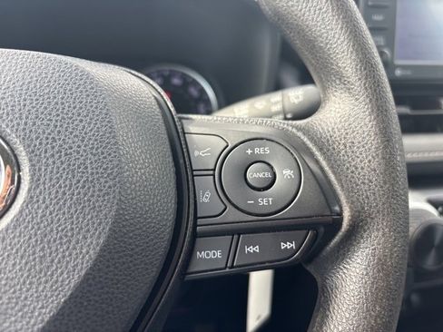 Used 2022 Toyota RAV4 LE image 30