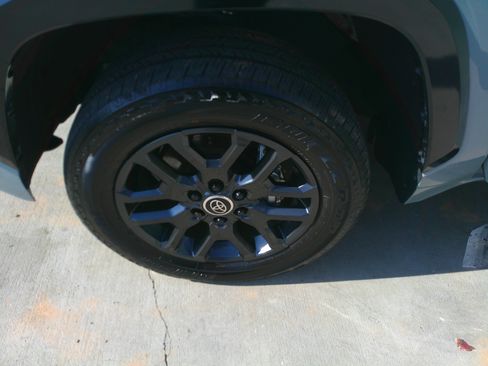 Used 2024 Toyota Tundra Platinum image 16