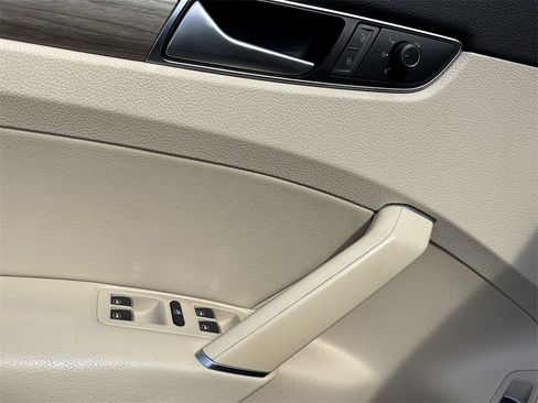 Used 2016 Volkswagen Passat 1.8T SE image 11