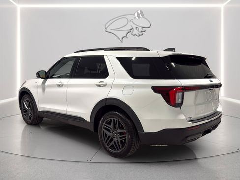 Certified 2025 Ford Explorer ST-Line w/ Premium Package AWD/4WD image 3