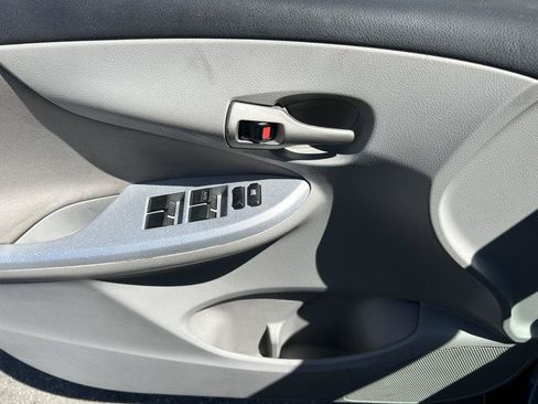 Used 2013 Toyota Corolla LE w/ Premium Pkg FWD image 7