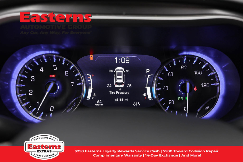 Used 2023 Chrysler Pacifica Touring-L FWD image 16