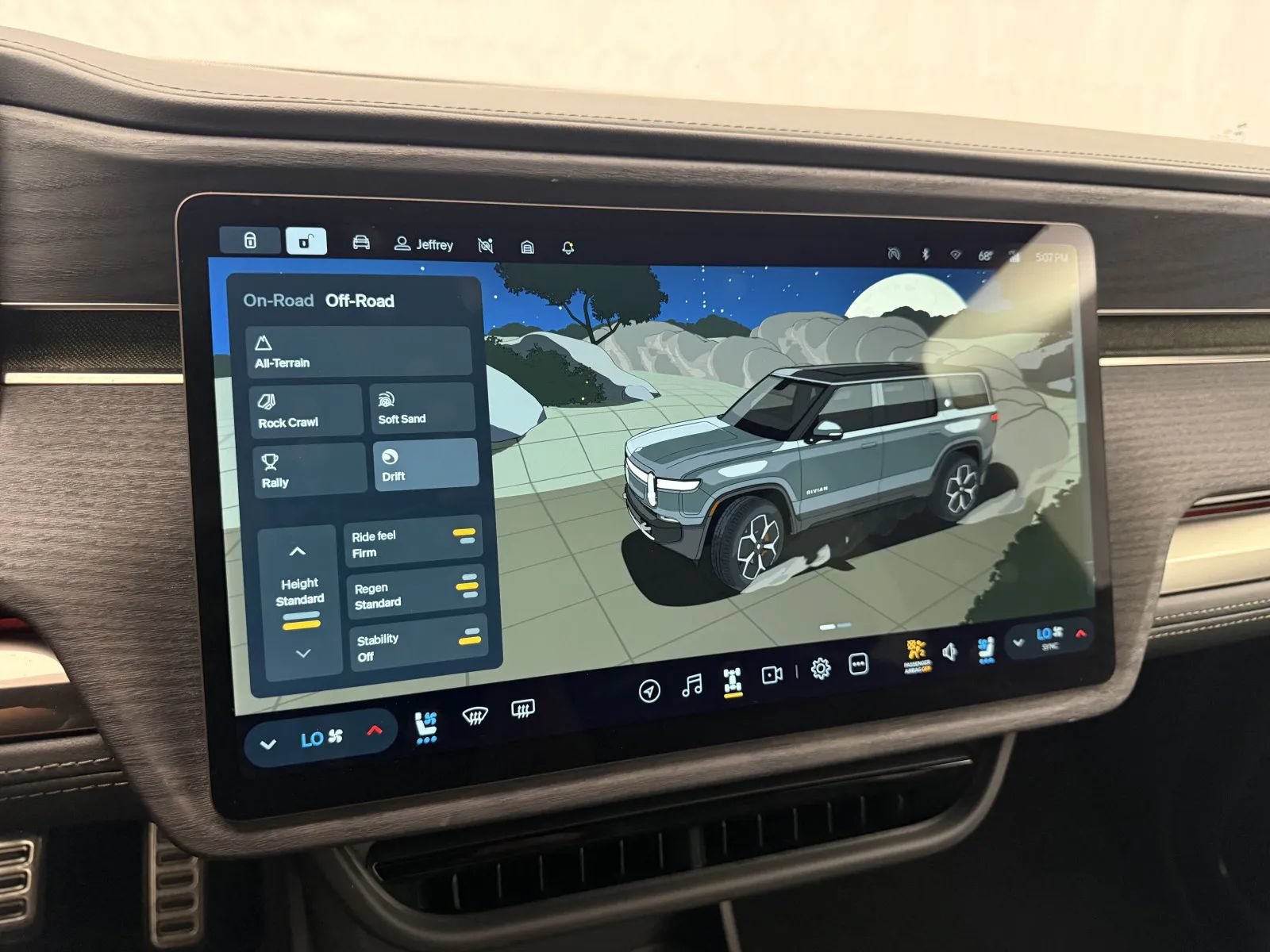 Used 2024 Rivian R1S Adventure Quad AWD/4WD image 28