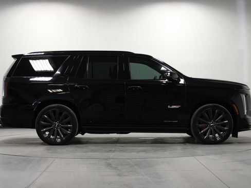 Used 2025 Cadillac Escalade V image 3