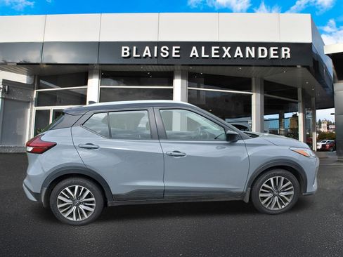 Used 2024 Nissan Kicks SV FWD image 2