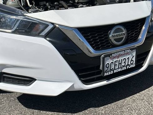 Used 2022 Nissan Versa SV FWD image 11