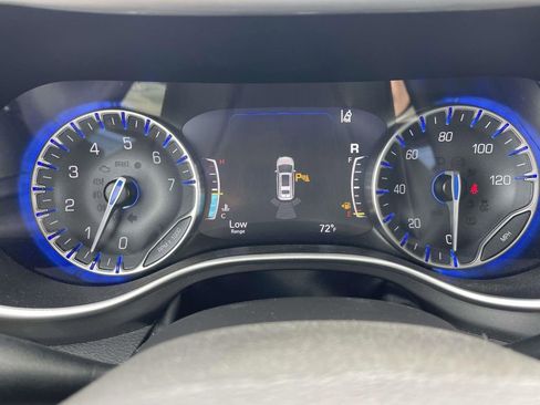 Used 2024 Chrysler Pacifica Touring-L FWD image 23