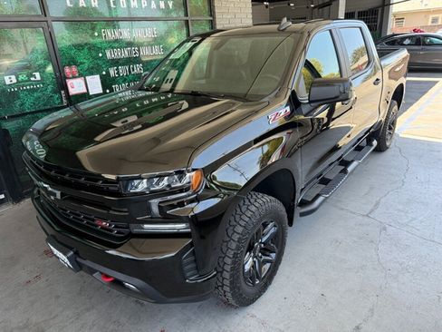 Used 2020 Chevrolet Silverado 1500 LT Trail Boss w/ Midnight Edition AWD/4WD image 2