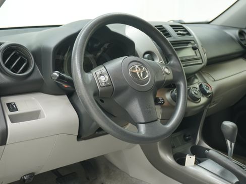 Used 2012 Toyota RAV4 FWD w/ Upgrade Value Pkg image 8