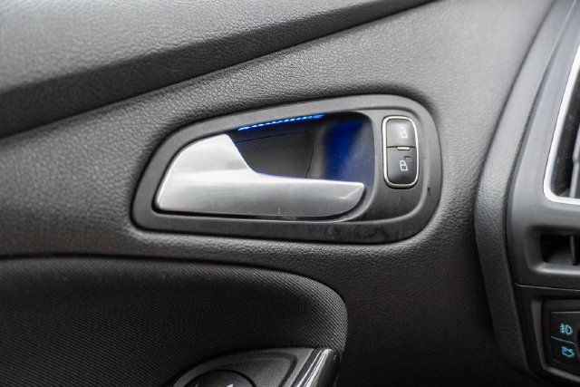 Used 2017 Ford Focus Titanium FWD image 16