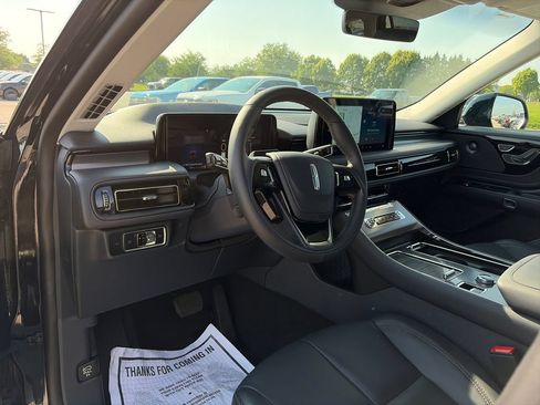 Used 2025 Lincoln Aviator AWD w/ Jet Appearance Package image 14