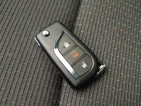 Used 2019 Toyota C-HR LE image 32