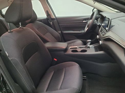 Used 2025 Nissan Altima 2.5 SV FWD image 21