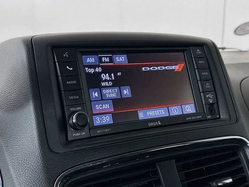 Used 2018 Dodge Grand Caravan SE w/ UConnect Hands-Free Group image 17