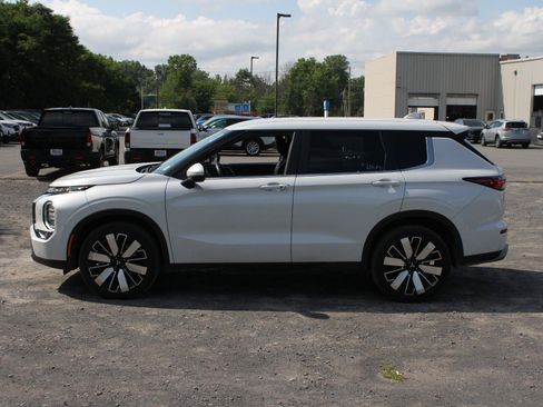 Used 2025 Mitsubishi Outlander SE AWD/4WD image 5