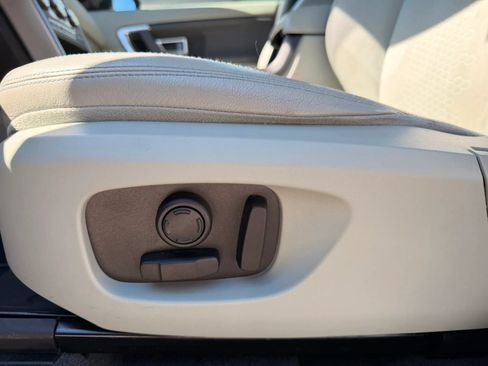Used 2019 Land Rover Discovery Sport SE AWD/4WD image 25