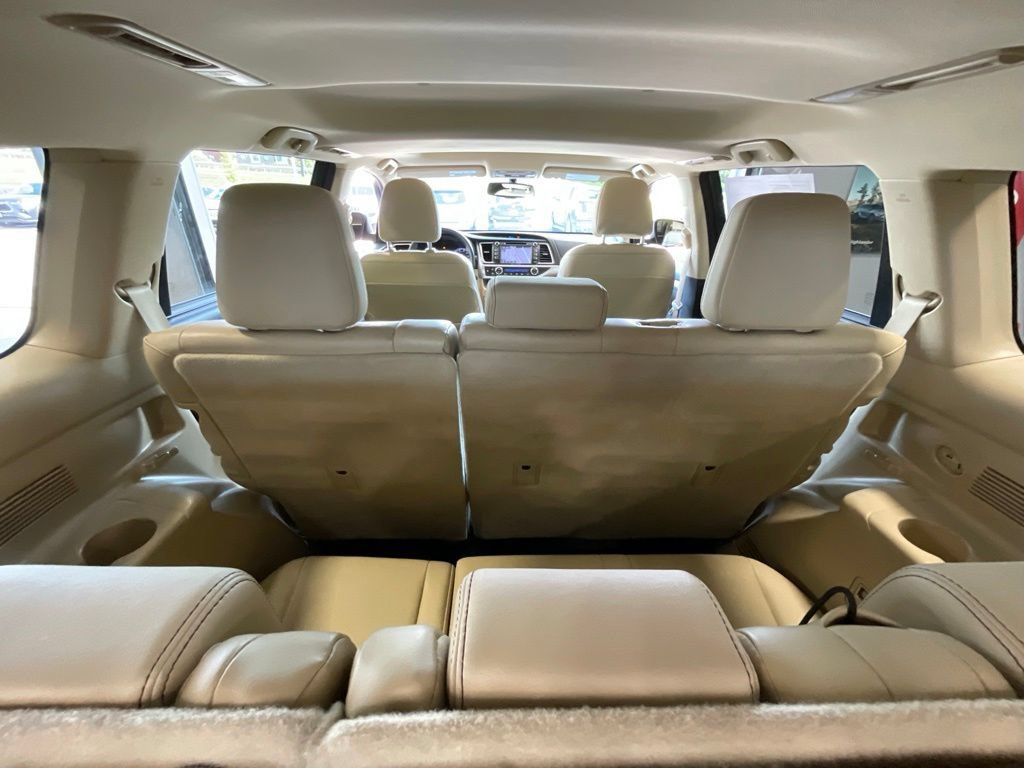 Used 2016 Toyota Highlander XLE AWD/4WD image 25