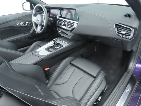 Used 2025 BMW Z4 M40i w/ Premium Package image 26