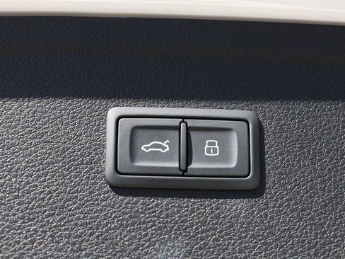 Used 2023 Audi Q5 2.0T Premium w/ Convenience Package image 9