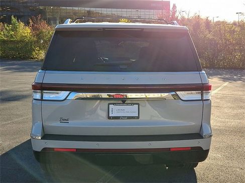 Certified 2022 Lincoln Navigator Reserve image 6