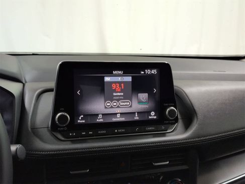 Used 2025 Nissan Rogue SV image 28