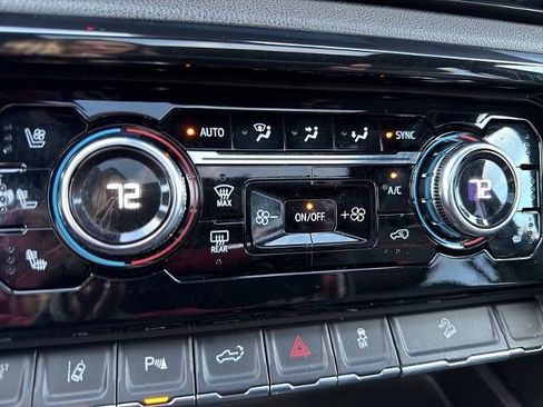 Used 2024 GMC Sierra 2500 AT4 w/ AT4 Premium Plus Package image 32