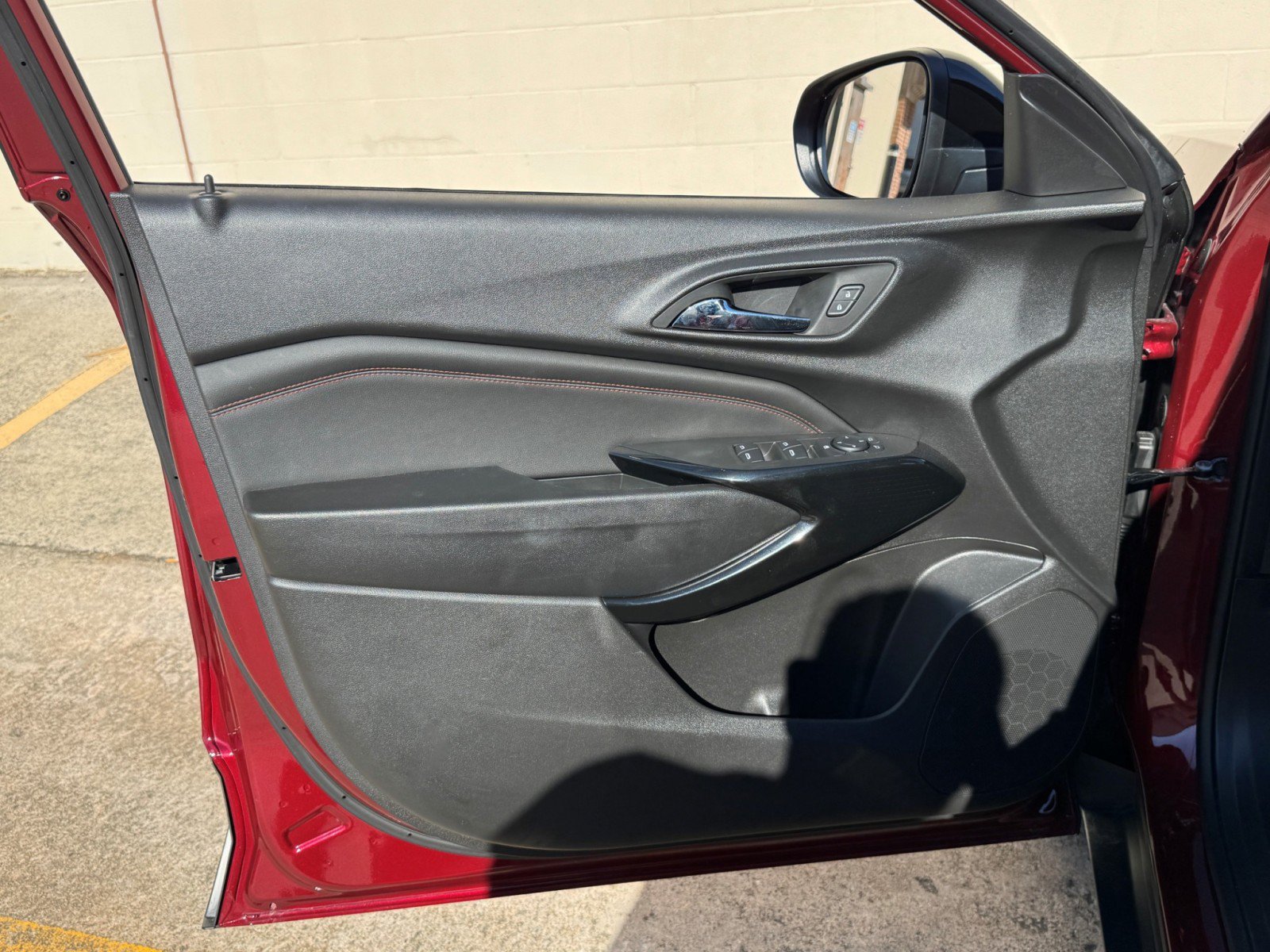 Used 2024 Chevrolet Trax RS w/ Sunroof Package FWD image 35