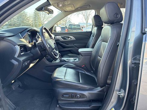 Certified 2020 Chevrolet Traverse LT w/ Driver Confidence II Package image 18
