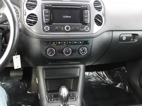 Used 2013 Volkswagen Tiguan SE image 12